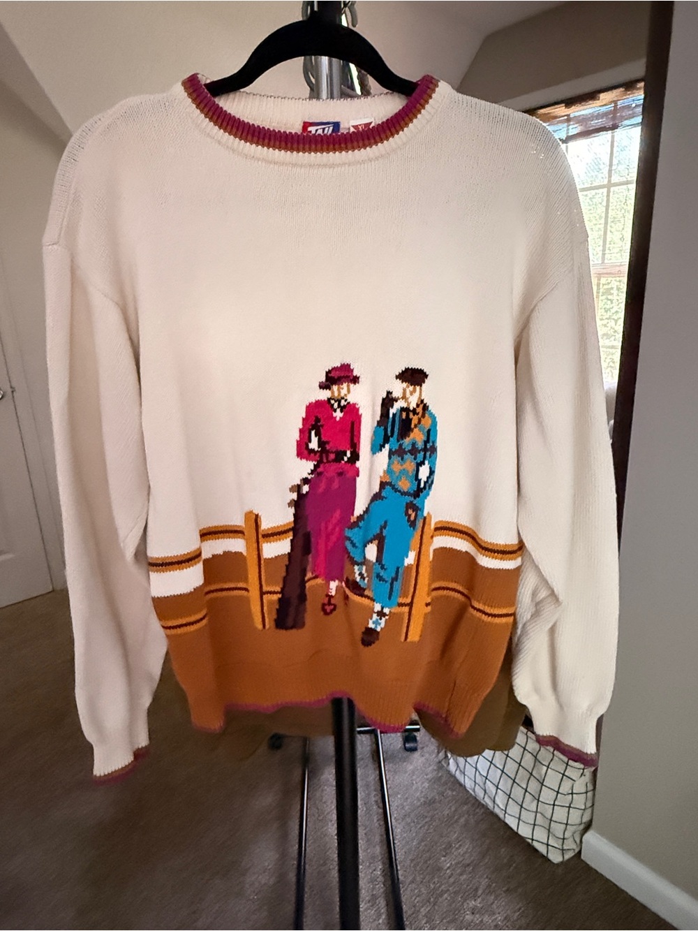Vintage (90s) Tail brand Cream Sweater with Pink & Blue Countryside Motif